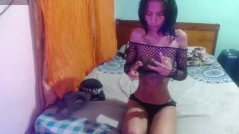Snapshot of sasha_raven chatting on June 16, 1:52 am sasha_raven online show from June 16, 1:52 am