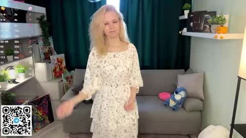 Snapshot of sashablonde_ chatting on May 19, 5:58 am Sasha online show from May 19, 5:58 am