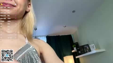 Snapshot of sashablonde_ chatting on June 5, 6:52 am Sasha online show from June 5, 6:52 am