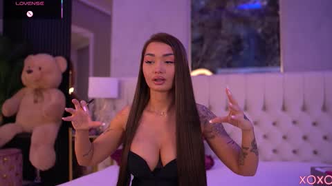 Snapshot of sashaferrera chatting on September 27, 6:24 pm Dennise online show from September 27, 6:24 pm