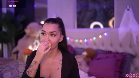 Snapshot of sashaferrera chatting on October 30, 7:58 pm Dennise online show from October 30, 7:58 pm