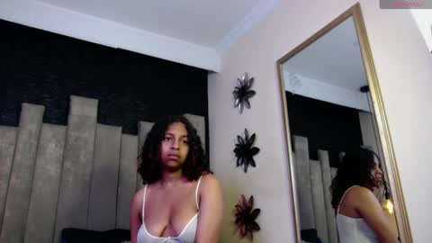 Snapshot of sashafoxy_ chatting on April 10, 2:00 pm sashafoxy_ online show from April 10, 2:00 pm