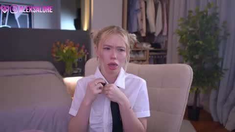 Snapshot of sashalore chatting on March 15, 3:01 am sashalore online show from March 15, 3:01 am