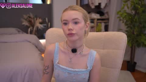 Snapshot of sashalore chatting on March 23, 3:10 am sashalore online show from March 23, 3:10 am