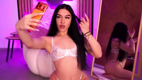 Snapshot of sashalorrenz chatting on March 28, 6:02 am Sasha online show from March 28, 6:02 am