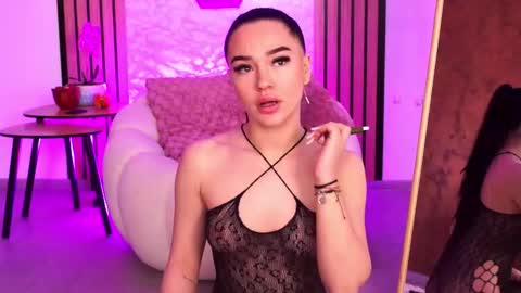 Snapshot of sashalorrenz chatting on March 30, 4:24 am Sasha online show from March 30, 4:24 am