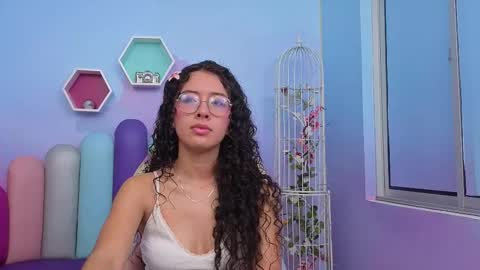 Snapshot of sashamonroee_ chatting on November 17, 11:43 pm SashaMonroee online show from November 17, 11:43 pm