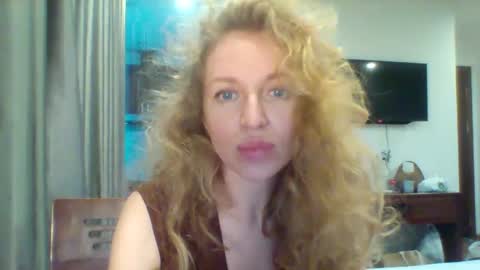 Snapshot of sashasweetsasha chatting on December 19, 9:16 am Sasha online show from December 19, 9:16 am