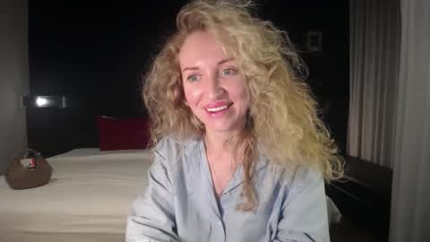 Snapshot of sashasweetsasha chatting on February 19, 1:51 pm Sasha online show from February 19, 1:51 pm