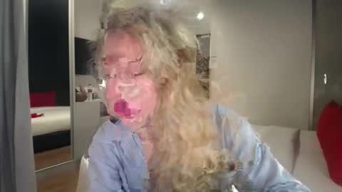 Snapshot of sashasweetsasha chatting on February 20, 12:27 pm Sasha online show from February 20, 12:27 pm