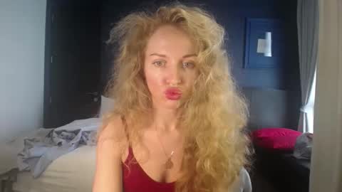 Snapshot of sashasweetsasha chatting on February 22, 7:51 am Sasha online show from February 22, 7:51 am