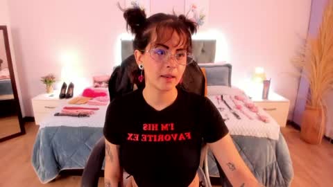 saskia_vellour online show from April 24, 7:05 pm