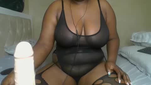 sassie_bee online show from December 9, 11:34 pm