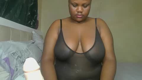 sassie_bee online show from December 12, 3:21 am