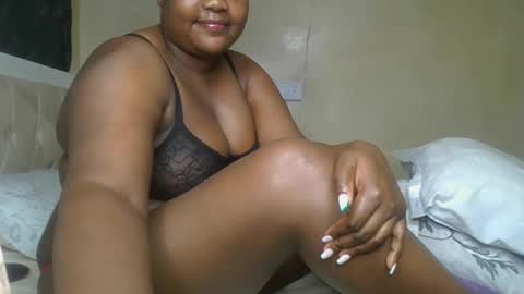 sassie_bee online show from December 13, 12:42 am