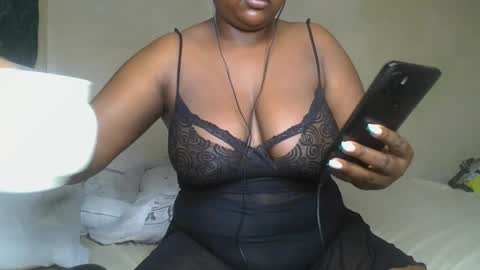 sassie_bee online show from December 15, 10:37 pm