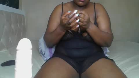 sassie_bee online show from December 16, 1:42 am