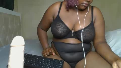 sassie_bee online show from January 13, 10:56 pm