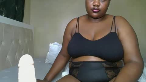 sassie_bee online show from February 1, 3:19 am