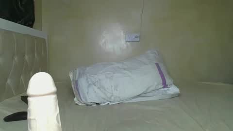 sassie_bee online show from February 20, 3:45 am