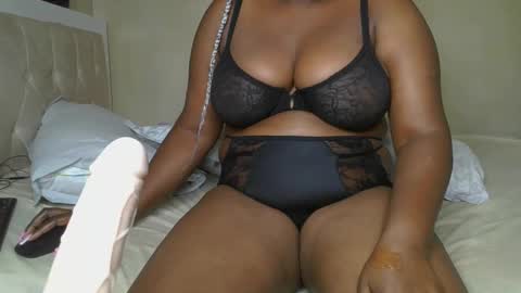 sassie_bee online show from February 23, 12:30 am