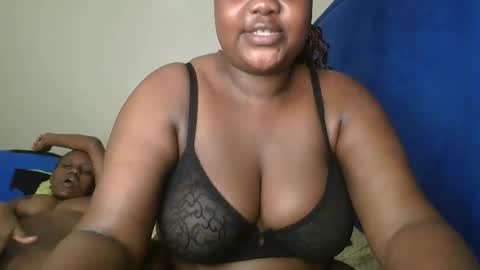 sassie_bee online show from September 25, 7:06 pm