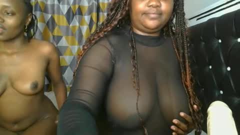 sassie_bee online show from October 8, 7:11 pm