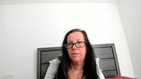 Snapshot of sassiestpeachgoddess chatting on November 23, 4:18 pm Sassiest Peach Goddess online show from November 23, 4:18 pm