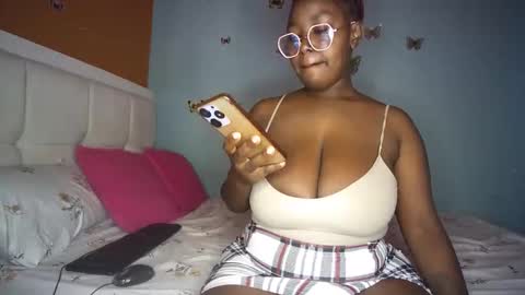 Snapshot of sassy100936 chatting on April 19, 4:23 am Spicyd online show from April 19, 4:23 am