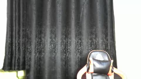 Snapshot of sassy_lyne chatting on December 15, 11:14 am sassy_lyne online show from December 15, 11:14 am