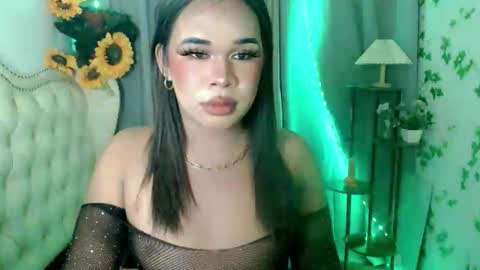 Snapshot of sassy_tinaxx chatting on November 24, 6:51 pm sassy_tinaxx online show from November 24, 6:51 pm