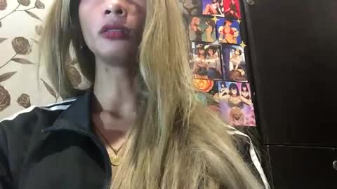 Snapshot of sassybaby1998 chatting on February 25, 11:55 pm Princess online show from February 25, 11:55 pm