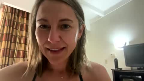 Snapshot of sassyella chatting on December 6, 11:14 pm Sassyella online show from December 6, 11:14 pm
