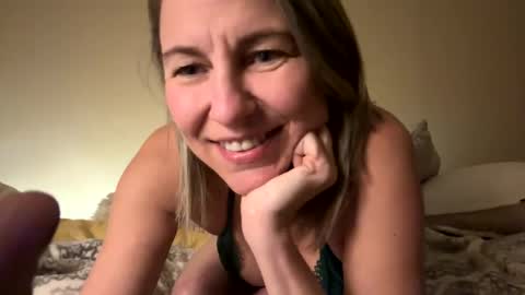 Snapshot of sassyella chatting on December 14, 8:23 am Sassyella online show from December 14, 8:23 am