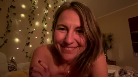 Snapshot of sassyella chatting on December 20, 8:06 am Sassyella online show from December 20, 8:06 am