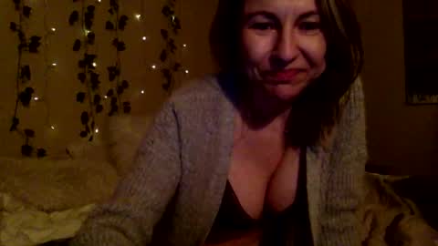 Snapshot of sassyella chatting on February 28, 6:21 am Sassyella online show from February 28, 6:21 am