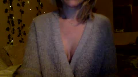 Snapshot of sassyella chatting on March 8, 10:43 am Sassyella online show from March 8, 10:43 am
