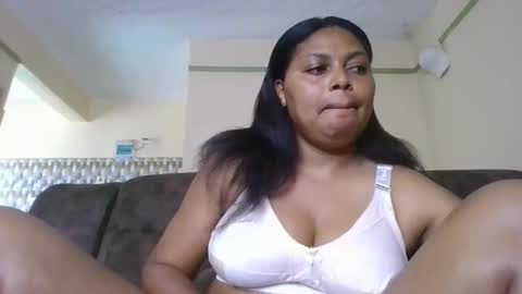 Snapshot of sassygal22 chatting on October 9, 10:35 am sassygal22 online show from October 9, 10:35 am