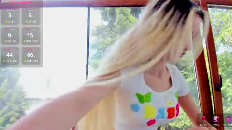 Snapshot of sassyt33n chatting on June 25, 8:19 am sassyt33n online show from June 25, 8:19 am