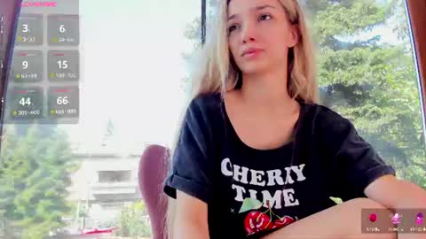 Snapshot of sassyt33n chatting on June 27, 7:35 am sassyt33n online show from June 27, 7:35 am