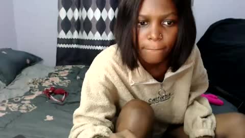 Snapshot of sassyvece12 chatting on August 8, 2:14 am Sassy online show from August 8, 2:14 am
