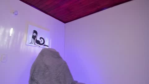 Snapshot of satanbabee_ chatting on January 23, 10:22 pm im expecting 300 thumbs up on my altar online show from January 23, 10:22 pm