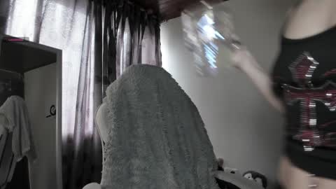 Snapshot of satanbabee_ chatting on February 4, 9:41 pm im expecting 300 thumbs up on my altar online show from February 4, 9:41 pm