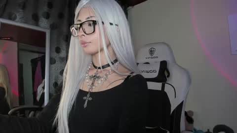 Snapshot of satanbabee_ chatting on February 15, 12:37 am im expecting 300 thumbs up on my altar online show from February 15, 12:37 am