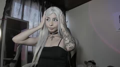 Snapshot of satanbabee_ chatting on February 15, 10:42 pm im expecting 300 thumbs up on my altar online show from February 15, 10:42 pm