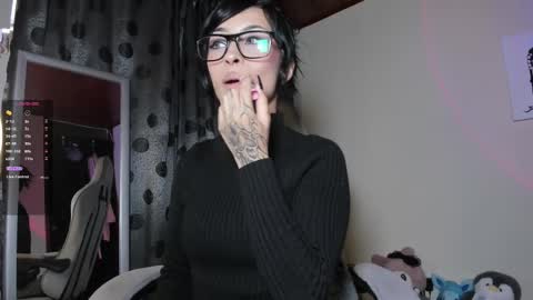 Snapshot of satanbabee_ chatting on February 16, 11:59 pm im expecting 300 thumbs up on my altar online show from February 16, 11:59 pm