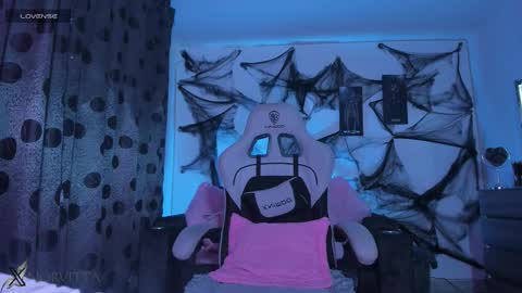 Snapshot of satanbabee_ chatting on October 25, 12:29 am im expecting 300 thumbs up on my altar online show from October 25, 12:29 am