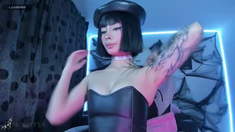 Snapshot of satanbabee_ chatting on October 28, 11:18 pm im expecting 300 thumbs up on my altar online show from October 28, 11:18 pm