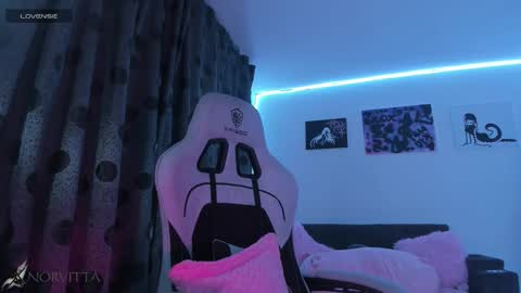 Snapshot of satanbabee_ chatting on November 9, 11:25 pm im expecting 300 thumbs up on my altar online show from November 9, 11:25 pm