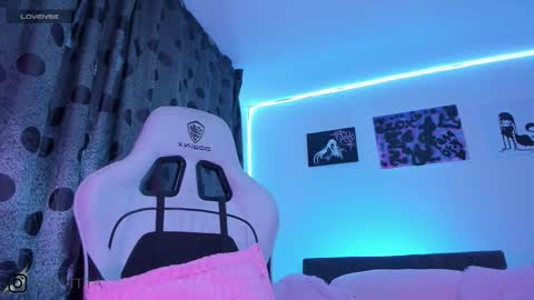 Snapshot of satanbabee_ chatting on December 4, 11:02 pm im expecting 300 thumbs up on my altar online show from December 4, 11:02 pm